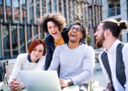 DNLA_glueckliche-mitarbeiter