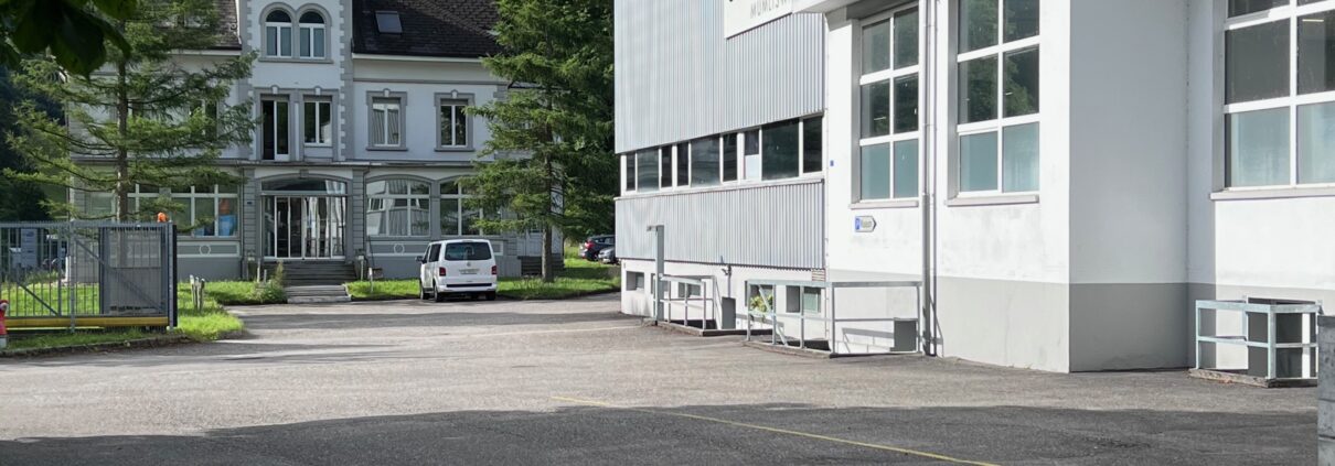 GLAESER Mümliswil AG - Ladenbau-Innenausbau-Möbelbau